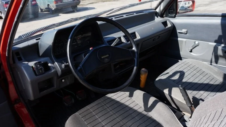 Nissan Micra червоненький 1.0 5