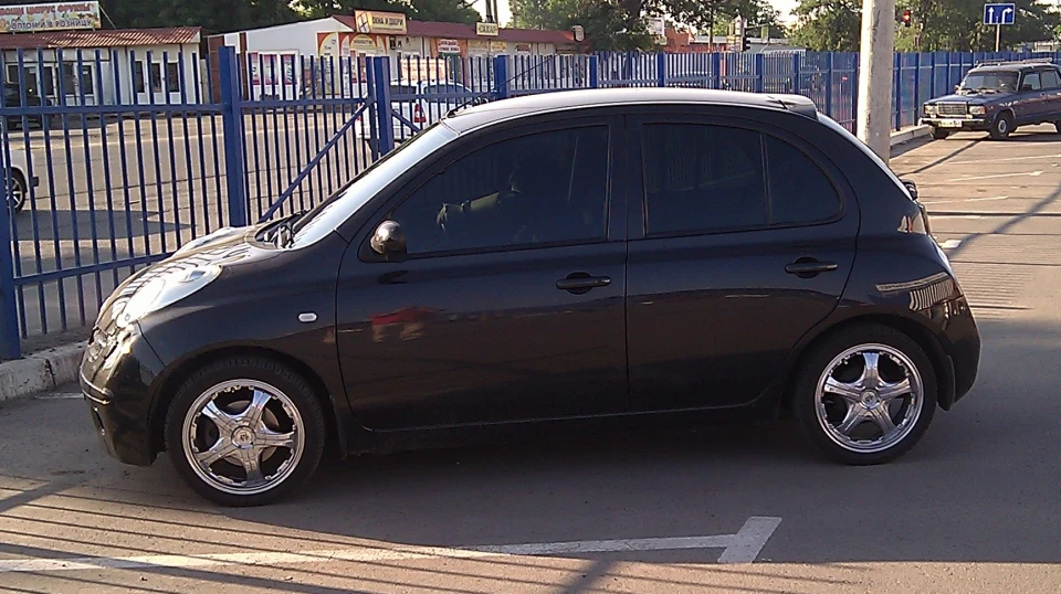 Nissan Micra Luxury 2