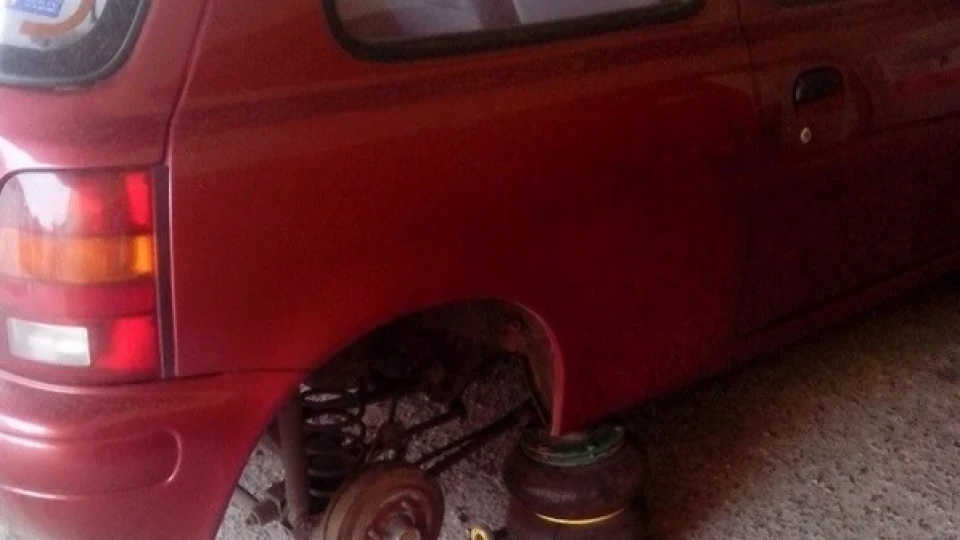Nissan Micra малий та удав