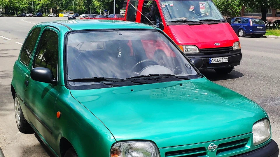 Nissan Micra Зелена мікрохвильова піч 4