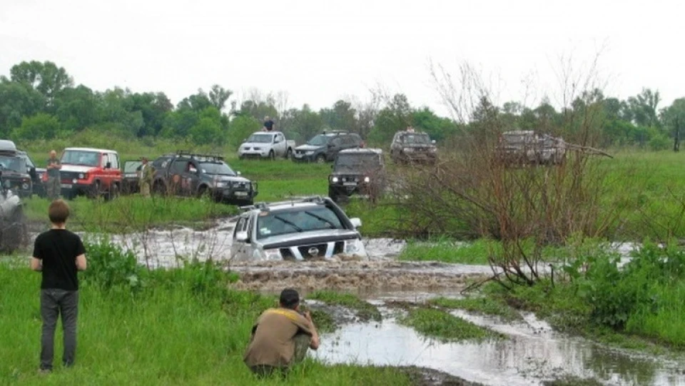 Nissan Navara Сріблястий металік 3