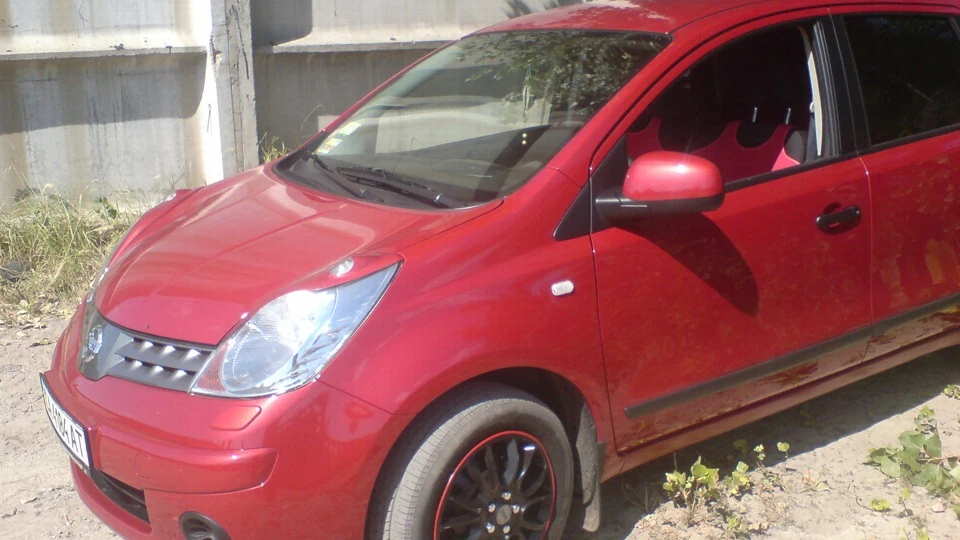 Nissan Note 1.4 темно-червоний 3