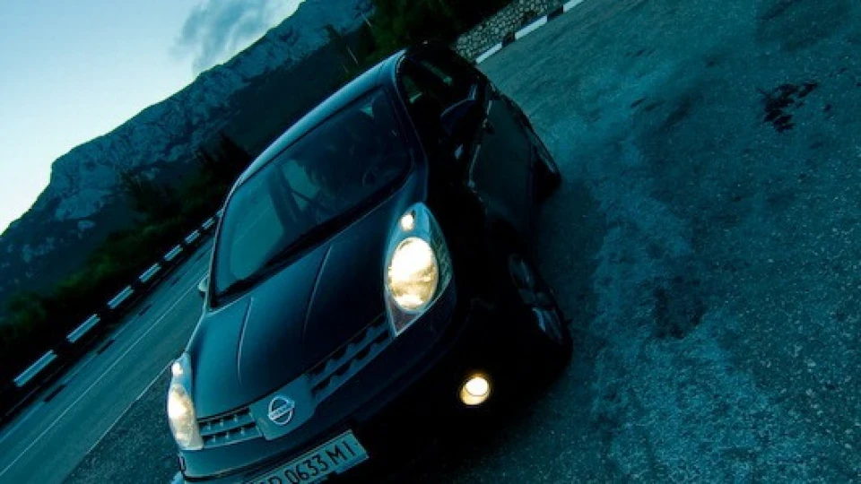 Nissan Note чорна текна