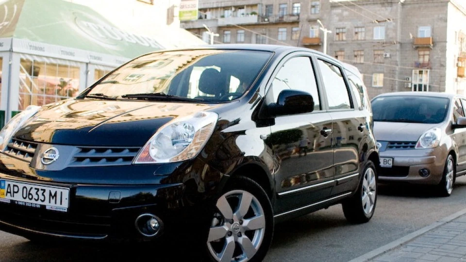 Nissan Note чорна текна 3