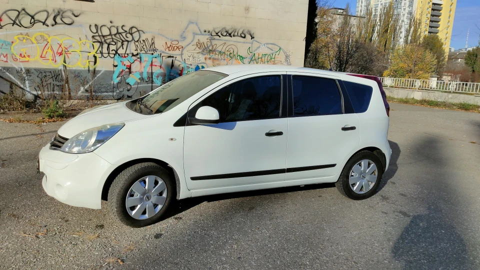 Nissan Note E11 4