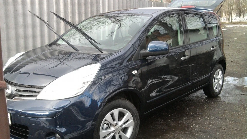 Nissan Note Темно синя 2