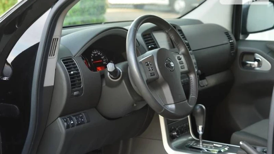 Nissan Pathfinder 2