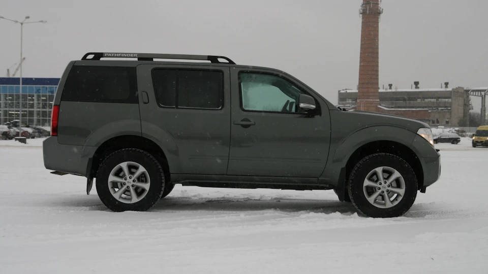 Nissan Pathfinder 5