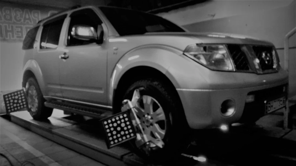 Nissan Pathfinder 4.0 VQ40DE Мордатий ЛЕВА