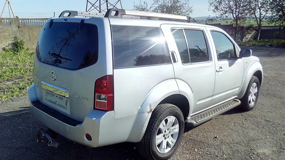 Nissan Pathfinder Aventura 4
