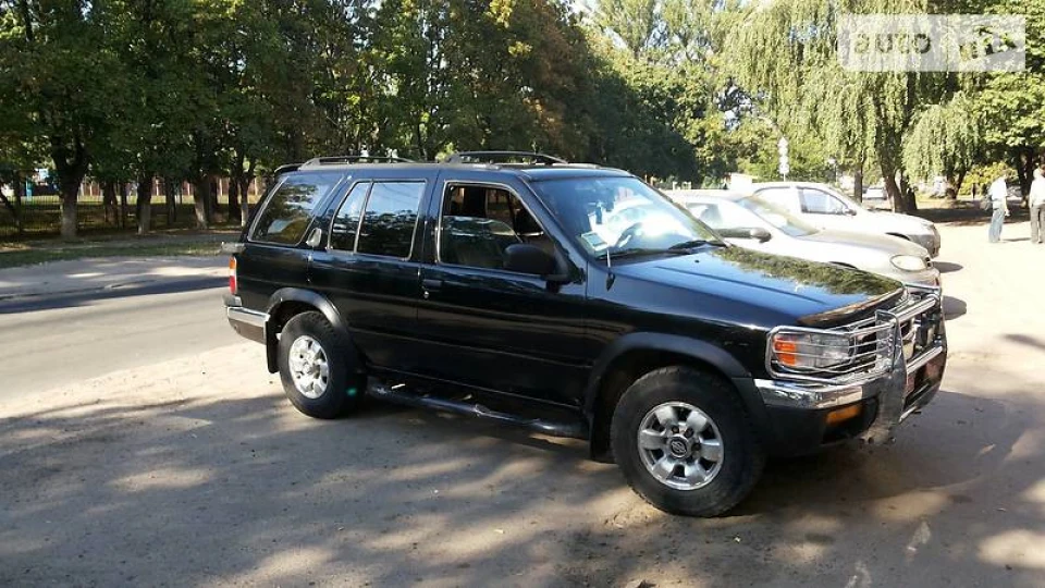 Nissan Pathfinder Чорний всюдихід