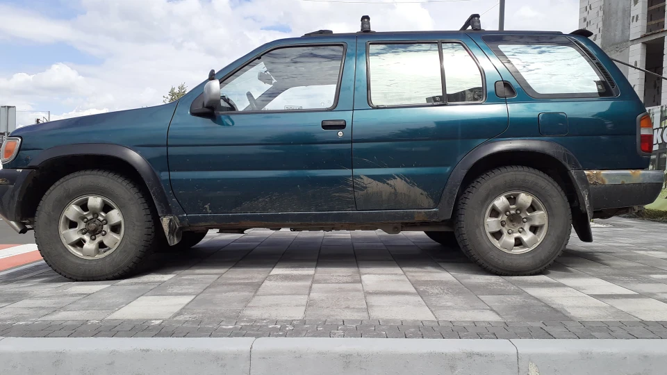 Nissan Pathfinder Chameleon 4