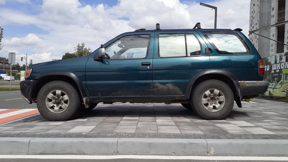 Nissan Pathfinder Chameleon 5