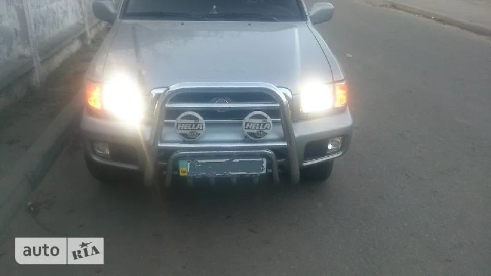 Nissan Pathfinder LE 5