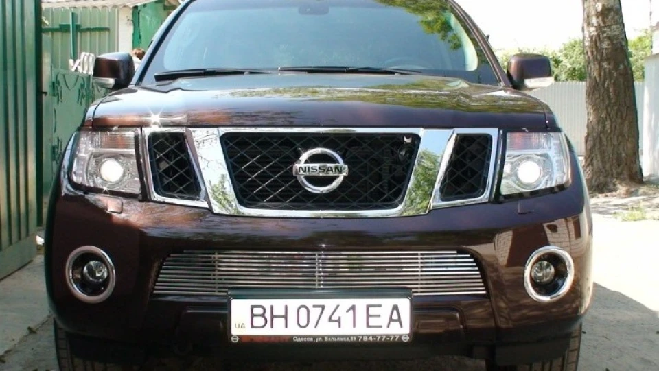 Nissan Pathfinder міні турбо броневичок