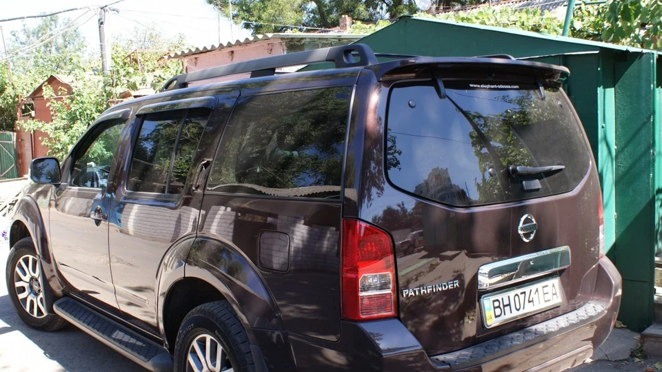 Nissan Pathfinder міні турбо броневичок 3