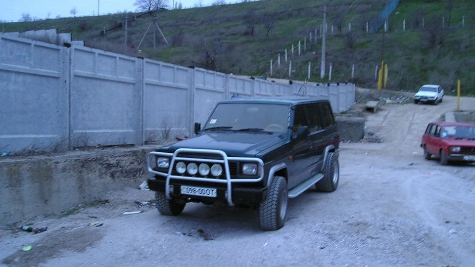 Nissan Patrol 4x4 lowrider 2