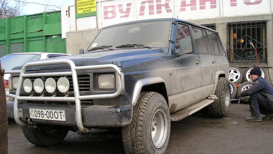 Nissan Patrol 4x4 lowrider 4