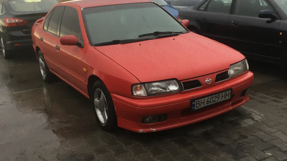 Nissan Primera Червоний дракон P10 2