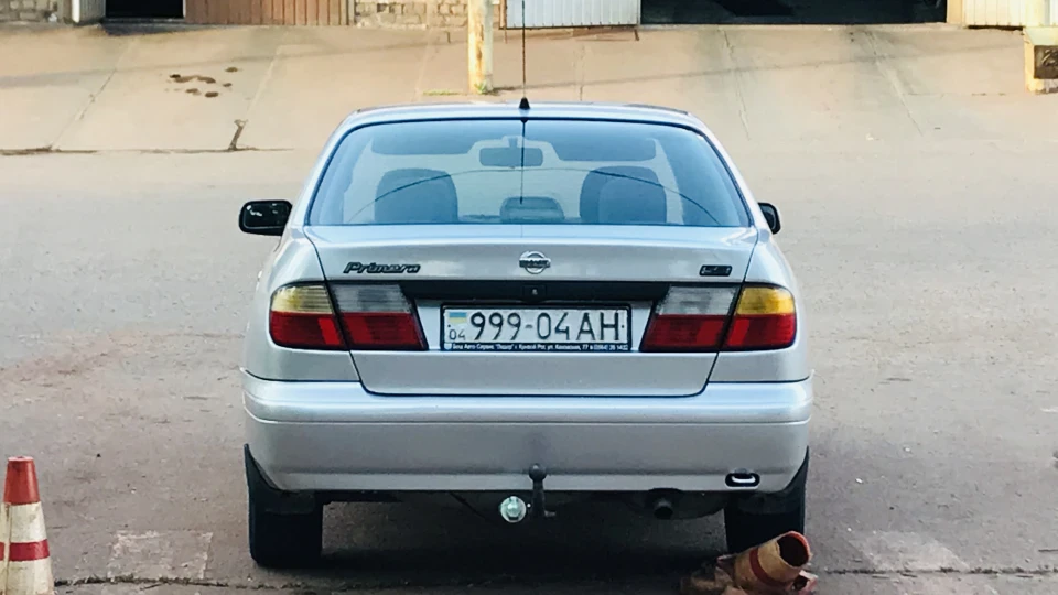Nissan Primera оригінал 4