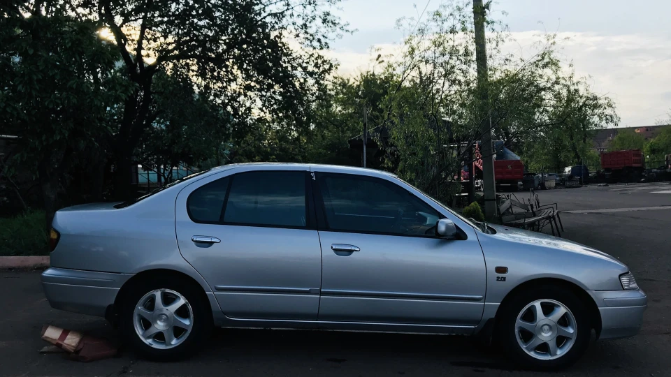 Nissan Primera оригінал 5
