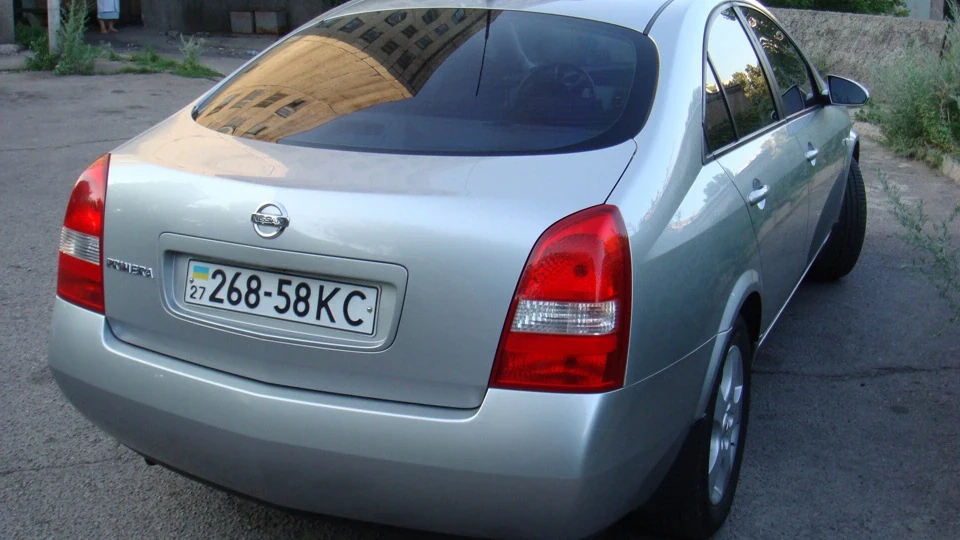 Nissan Primera срібляста 2