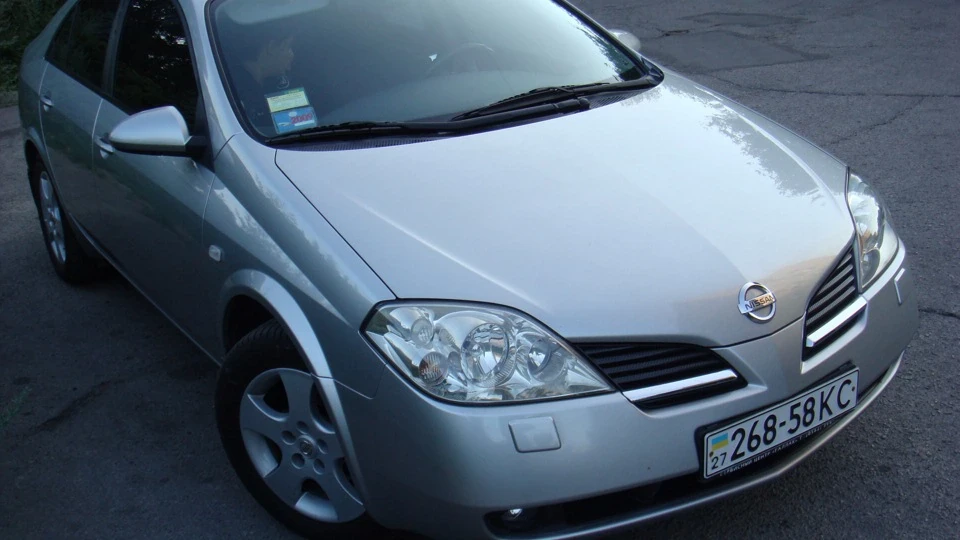 Nissan Primera срібляста 4