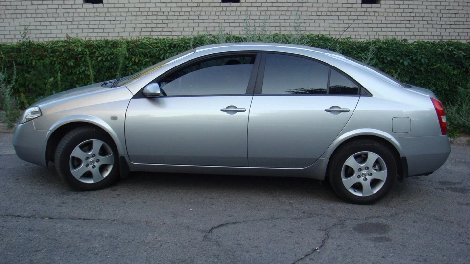 Nissan Primera срібляста 5
