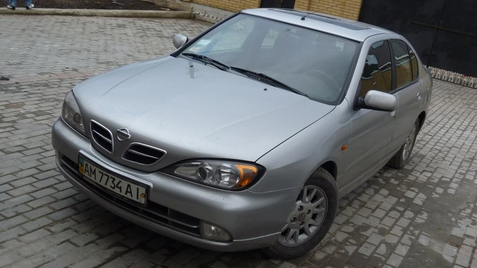 Nissan Primera Сріблястий металік 2,0 5