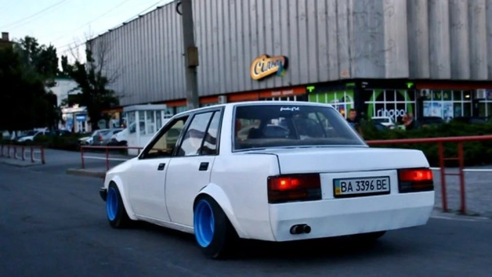Nissan Pulsar Бюджетна понторізка 3