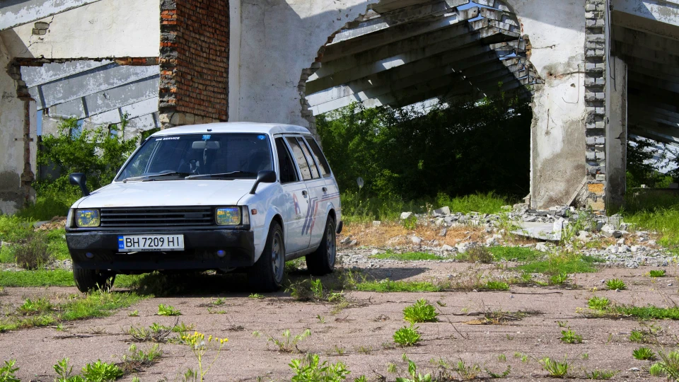 Nissan Pulsar VHB11 3
