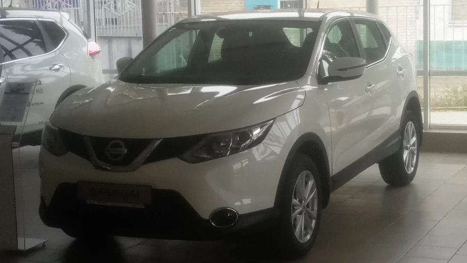 Nissan Qashqai 1,2 л DIG-T 115 CVT