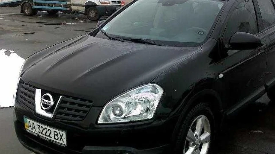 Nissan Qashqai чорний кіт