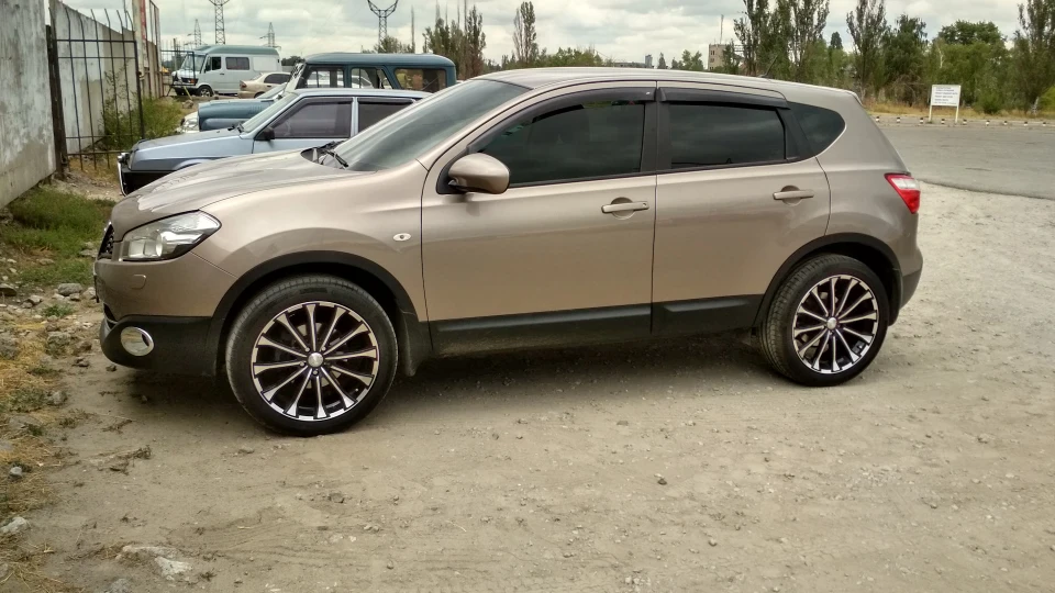 Nissan Qashqai Coffee latte 2