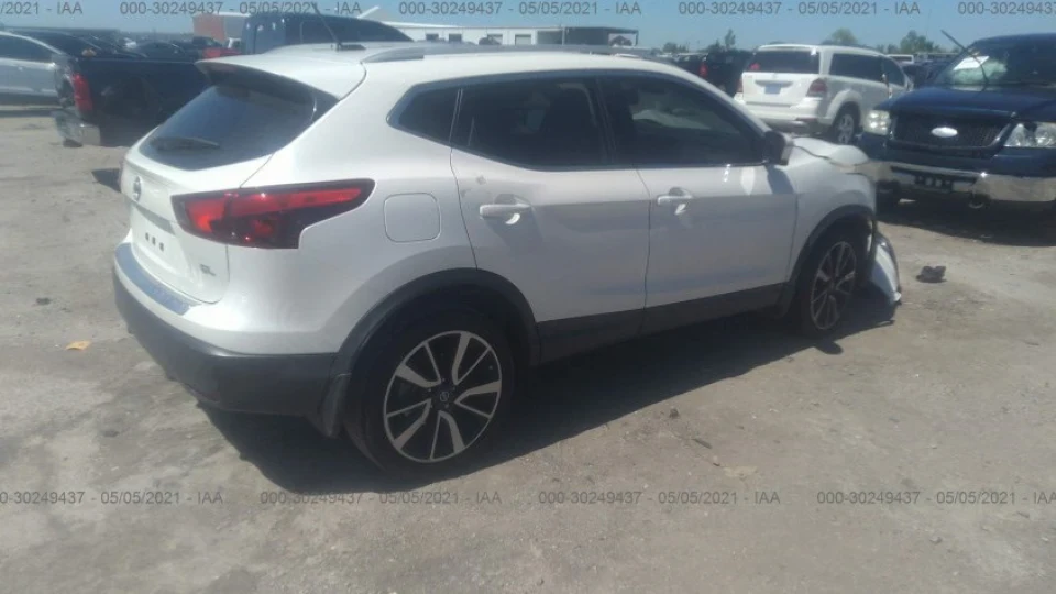 Nissan Qashqai Rogue Sport 2