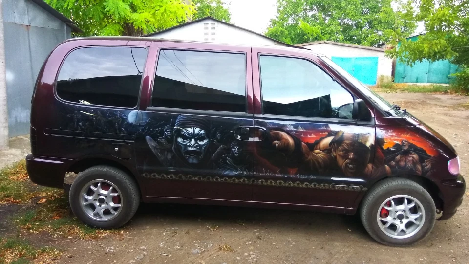 Nissan Serena 300 спартанців 2