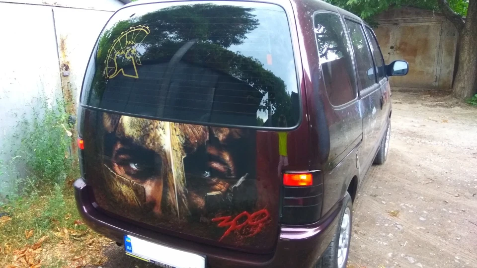 Nissan Serena 300 спартанців 3