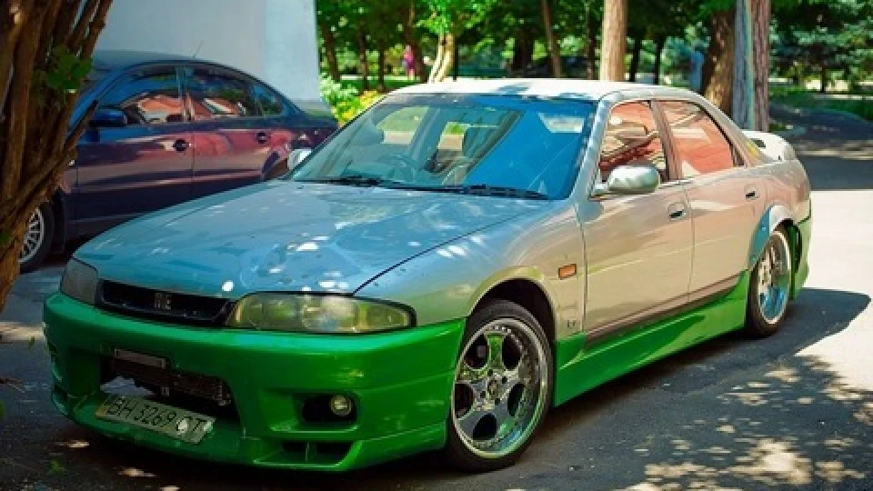 Nissan Skyline HR-33 GTS 2