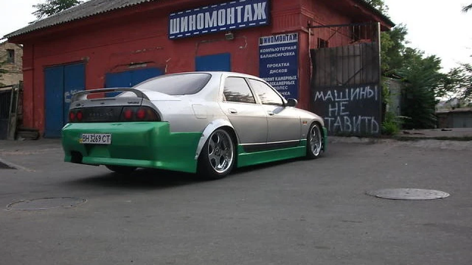 Nissan Skyline HR-33 GTS 3