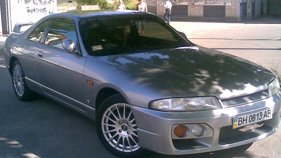 Nissan Skyline срібна куля