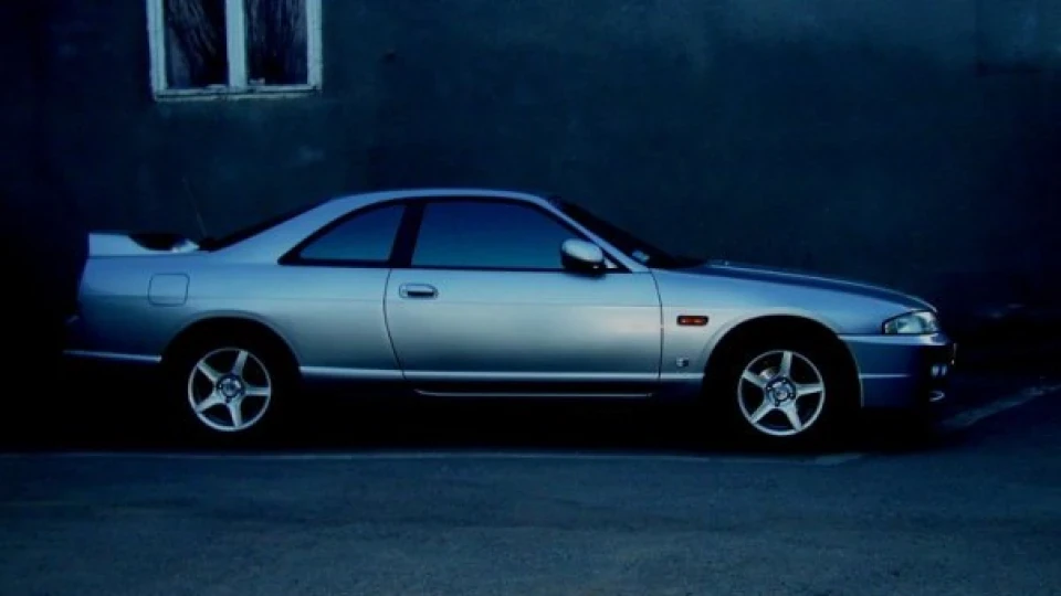 Nissan Skyline срібна куля 3