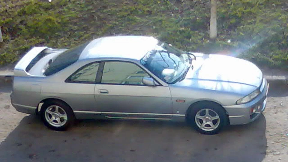 Nissan Skyline срібна куля 4