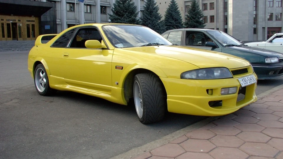 Nissan Skyline Жовток