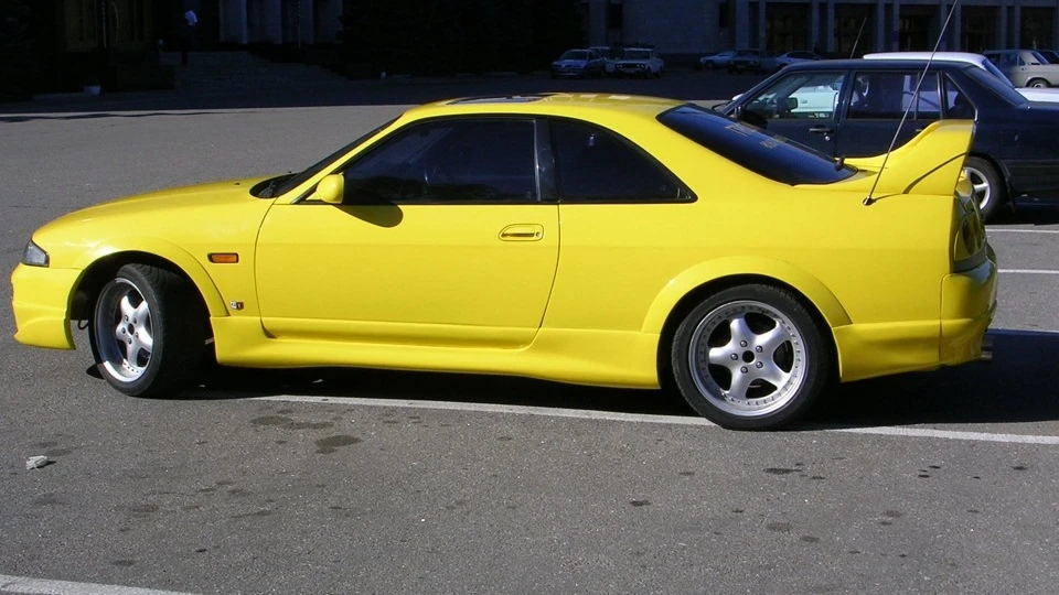 Nissan Skyline Жовток 3