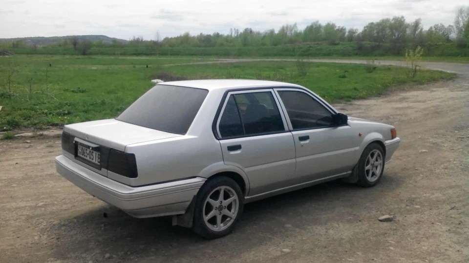 Nissan Sunny 3
