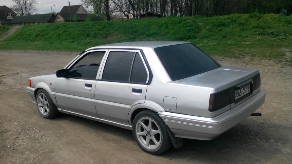 Nissan Sunny 4