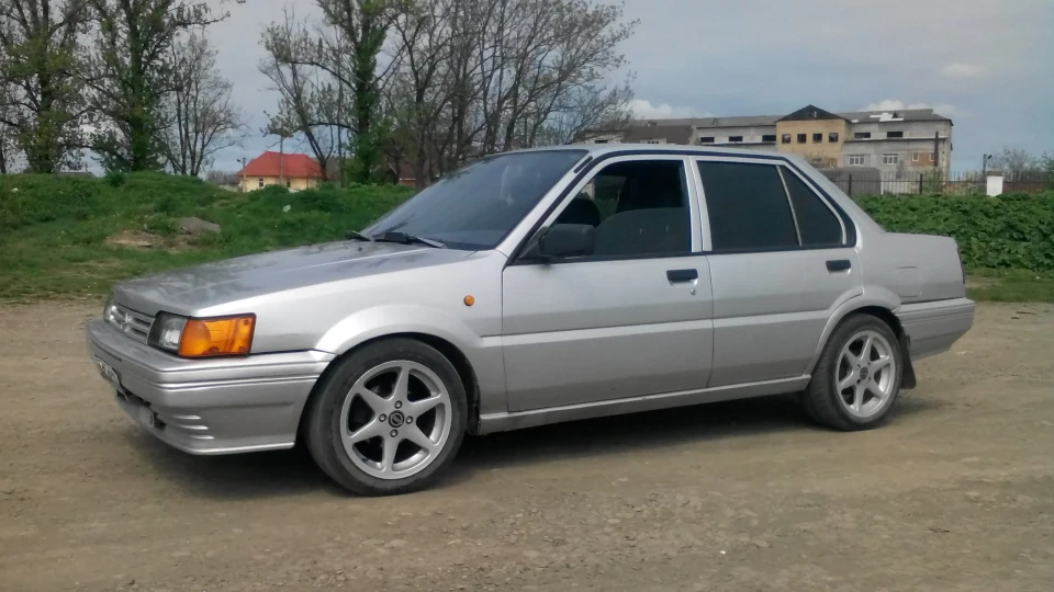 Nissan Sunny 5