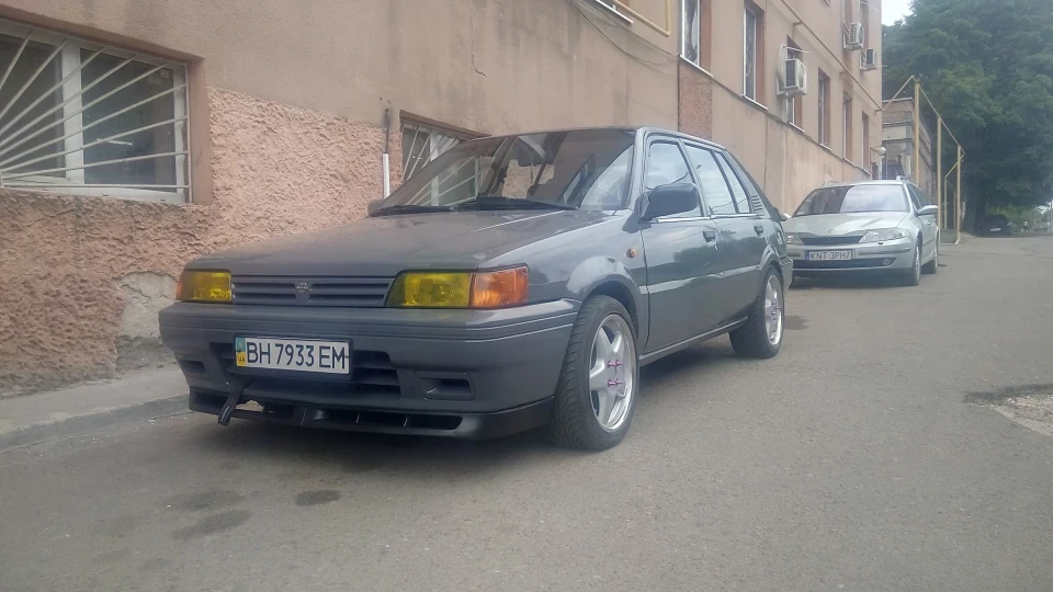 Nissan Sunny 2