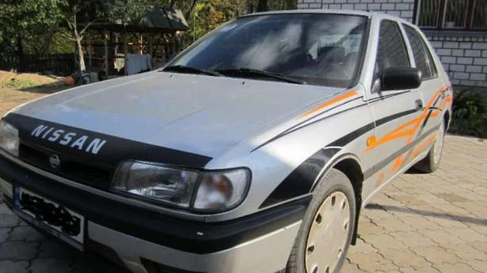 Nissan Sunny 4