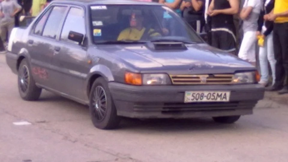 Nissan Sunny 3